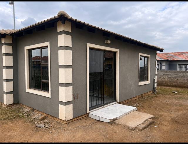 2 BEDROOM FREEHOLD FOR SALE IN VANDERBIJLPARK CE 4